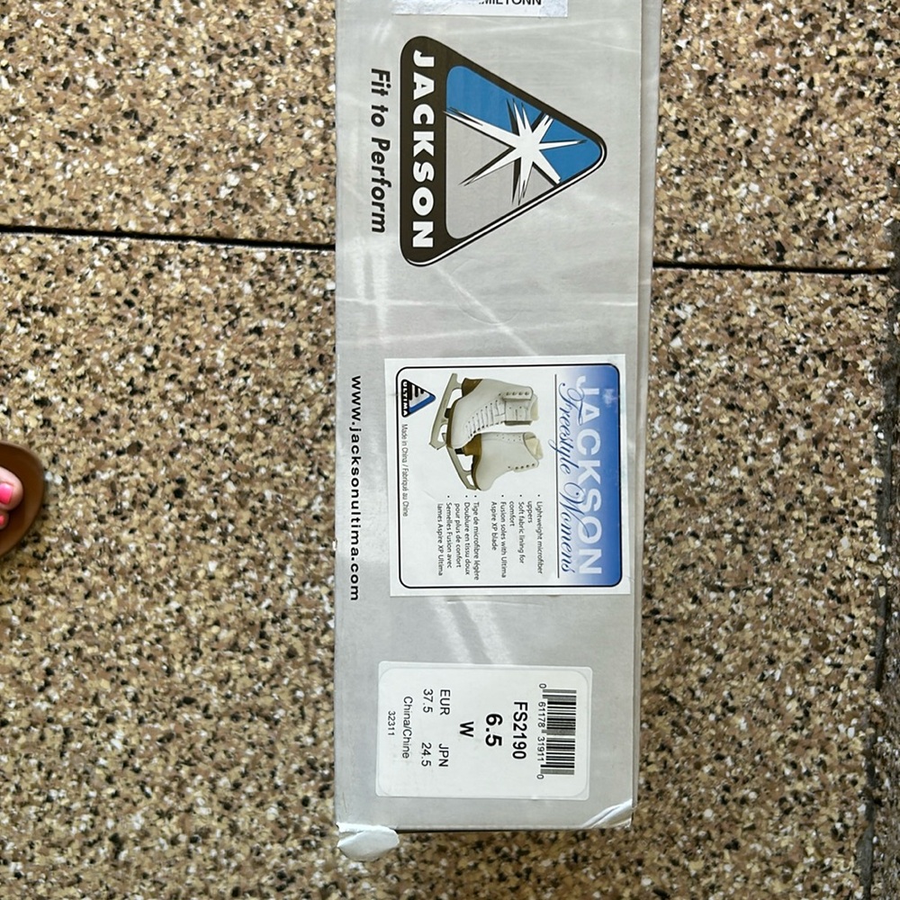 Jackson Women’s figure skates sz 6.5